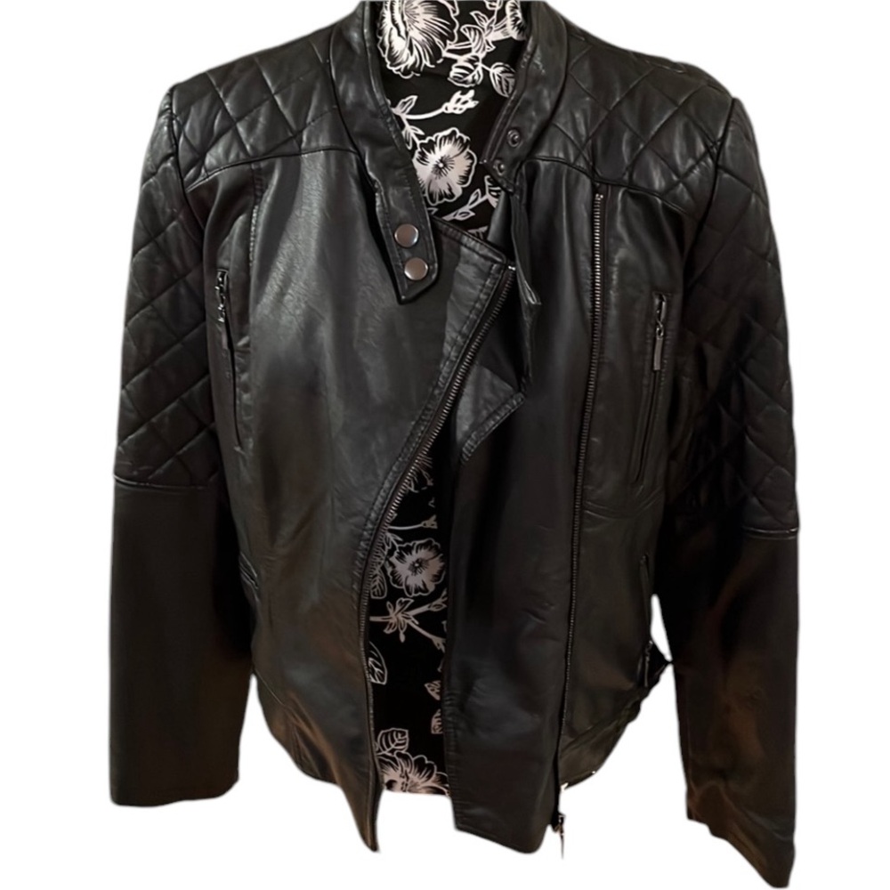 Max Jeans size large black quilted faux leather jacket zippers on cuff